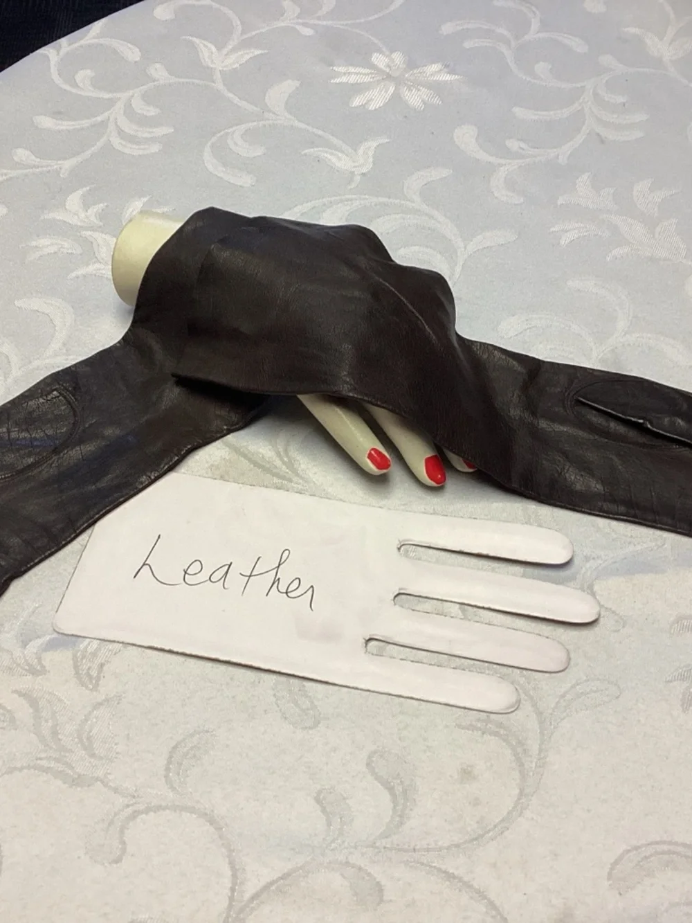 HUGE LOT LADIES VINTAGE GLOVES. MUST SEE RESALE GALORE 💙💙💙💙